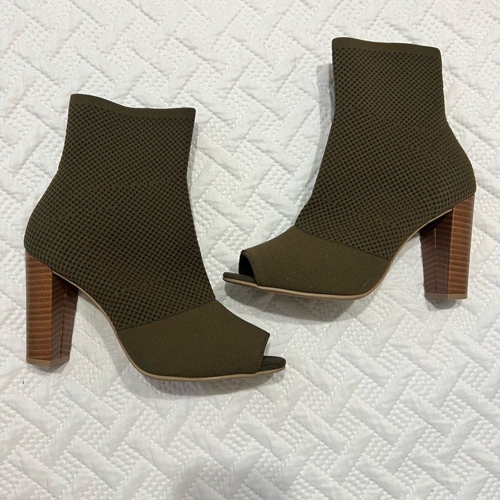 Brand new BRASH Zoe peep toe booties. Top is a woven material w 4” block heel.